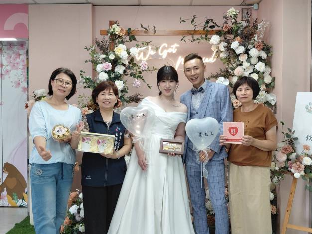 0_嘉市520浪漫登場 戶政絕美打卡牆等你來登記 市府加碼好禮鼓勵樂婚願生 (8)
