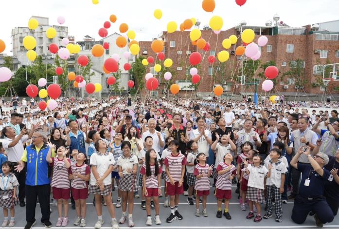 等了超過1000天!嘉北國小全新操場開學日啟用 地下停車場滿足社區需求