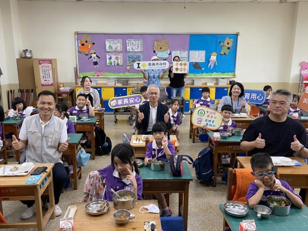 嘉義市霸氣宣布！115學年度國中小營養午餐全面免費，2.2萬師生受惠 [2026最新]