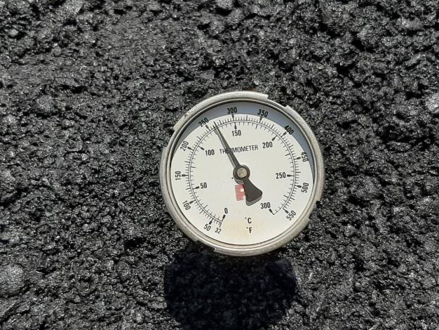垂楊路(和平路至安和街)已於109年6月1日進行刨除作業，路面鋪設材料溫度符合規定