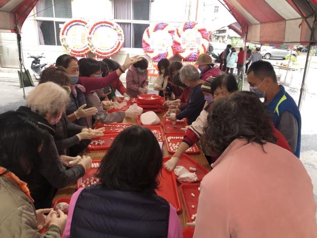 後湖社區搓湯圓過冬至活動照片共6張