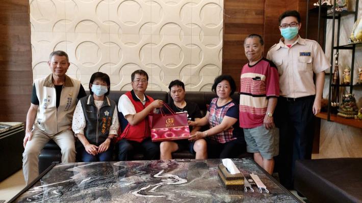 端午佳節關懷慰問受傷退伍軍人照片(共9張)