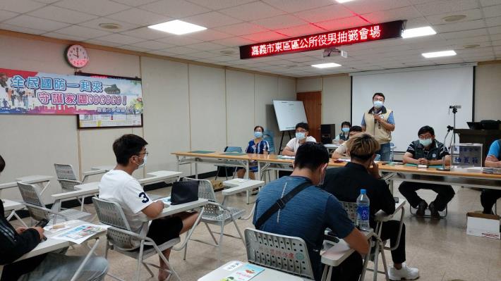 常備役男抽籤作業照片(共8張)