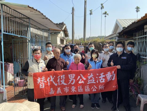 替代役關懷獨居長者照片共14張