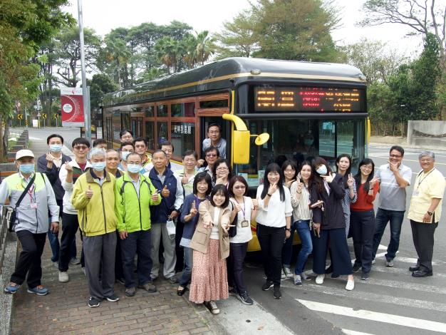 東區公所體驗時尚電動公車照片共24張