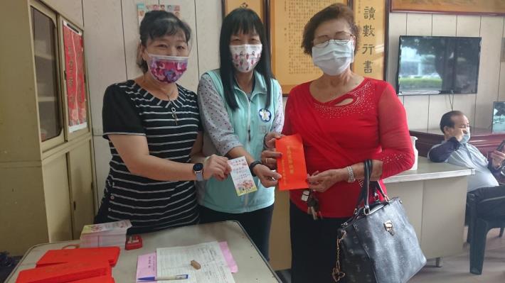 重陽節敬老禮金發放照片共12張