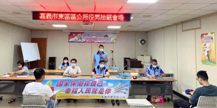 東區公所10月份役男抽籤照片共6張
