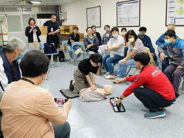 心肺復甦術（CPR）與自動體外心臟電擊顫動器（AED）操作4