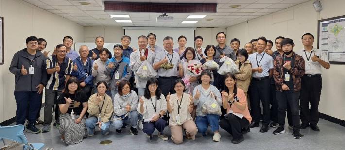 東區公所祝大家平安吉祥佳節安康