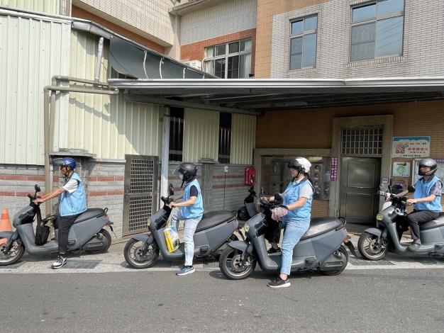 里幹事分送115學年度國小新生入學通知單