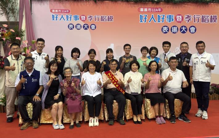 22市長與孝行楷模-林坤毅先生合照