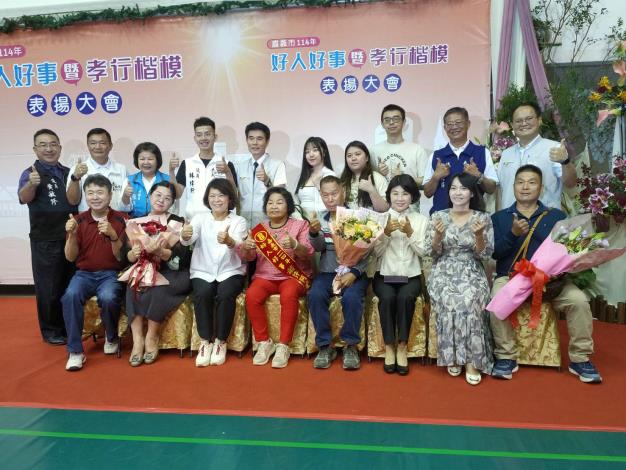 10市長與好人好事代表-蕭許阿愛女士合照