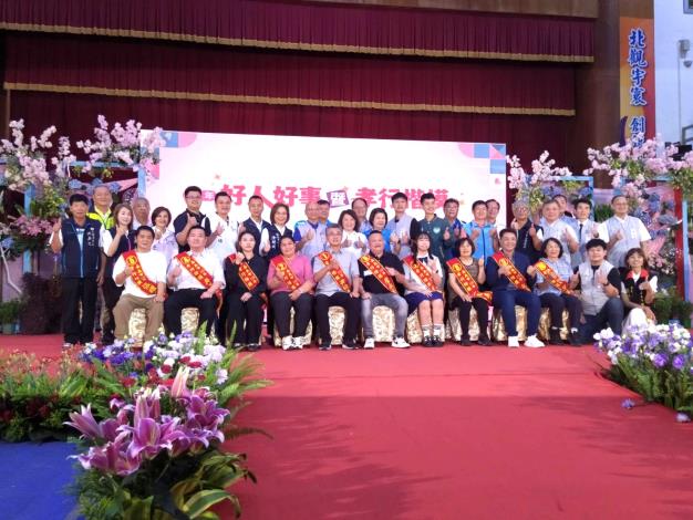 16.市長與孝行代表們合照