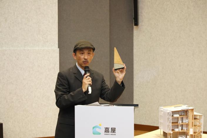 陳正哲老師介紹評分及獎盃介紹