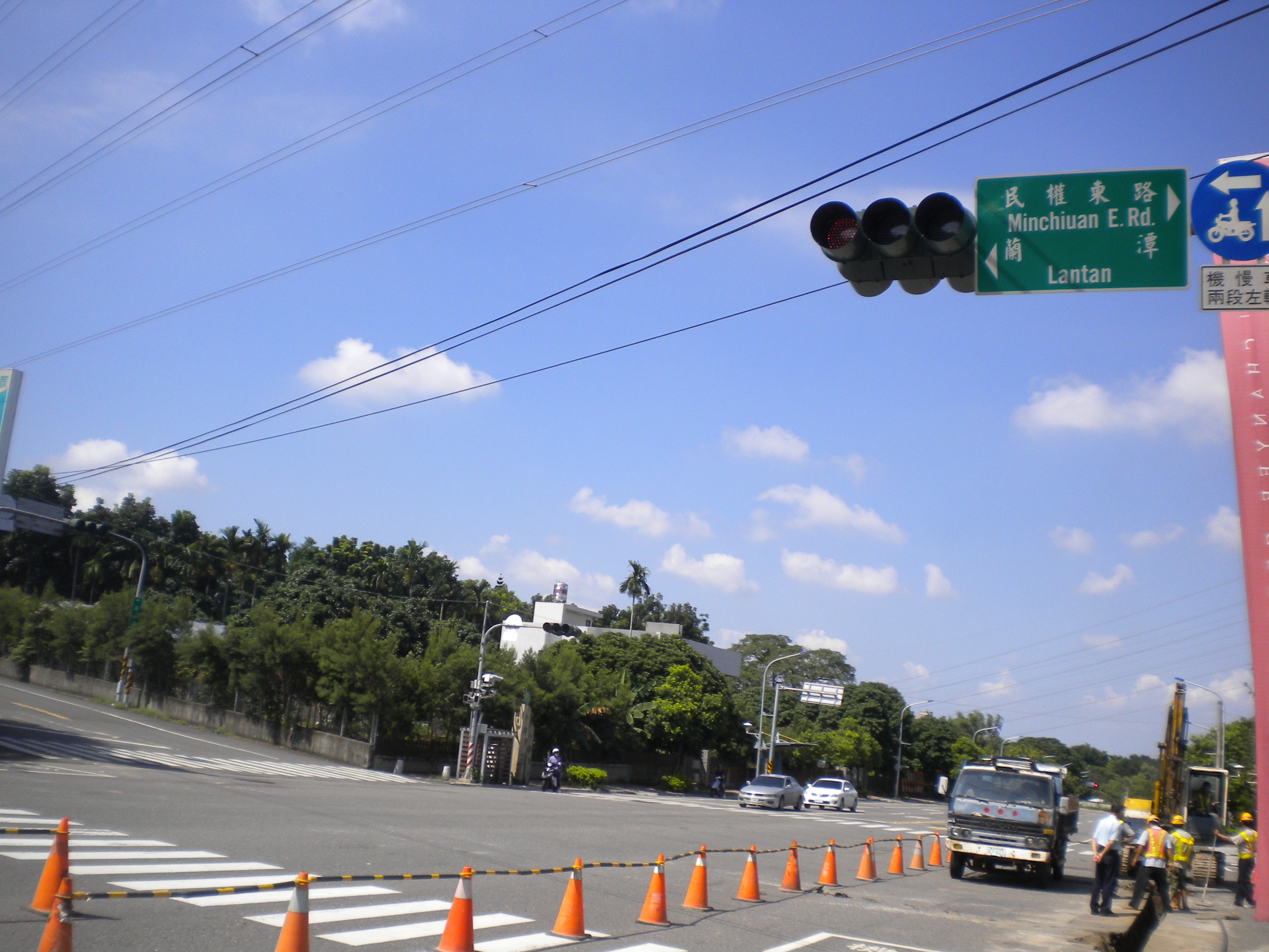 都市景觀新美學交通號誌架空線地下化 都市景觀新美學交通號誌架空線地下化