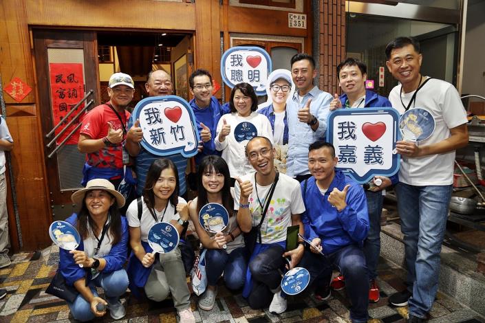 A黃敏惠市長與林智堅市長在林聰明砂鍋魚頭 (13).JPG