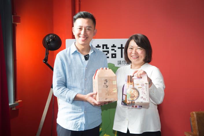 C黃敏惠市長與林智堅市長參觀文創園區2 (3).JPG