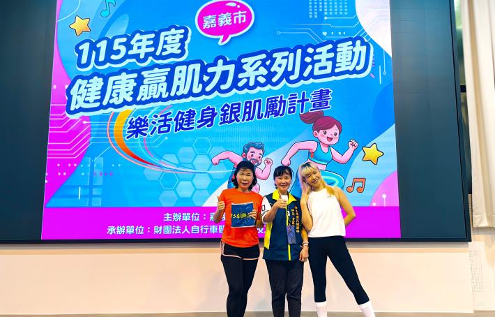科長麗秋老師及學員合照.JPG