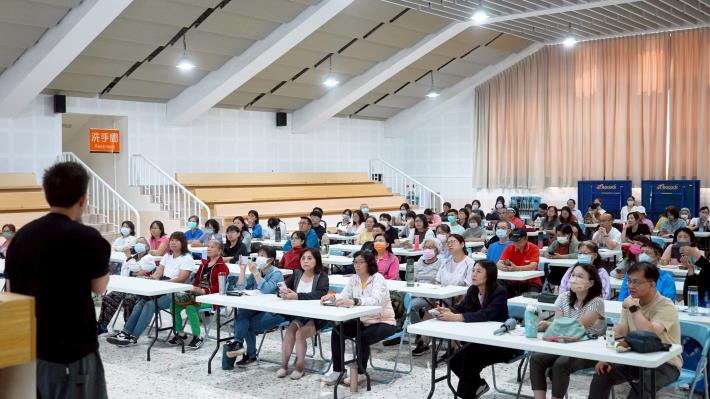 2_現場民眾專心聽講座