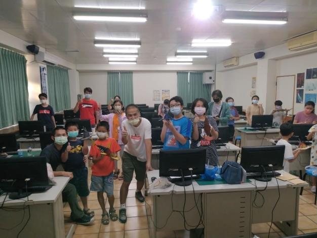 LINE_ALBUM_0924仿生鯊魚_220930_13
