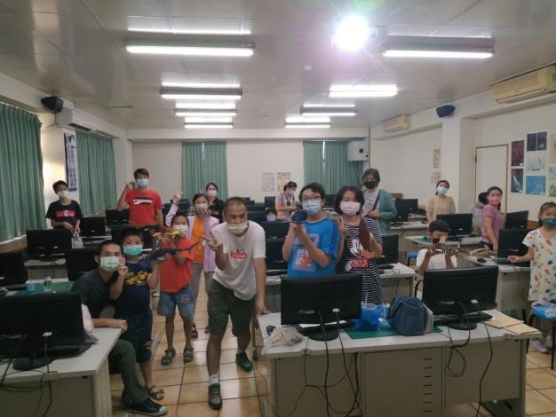 LINE_ALBUM_0924仿生鯊魚_220930_16