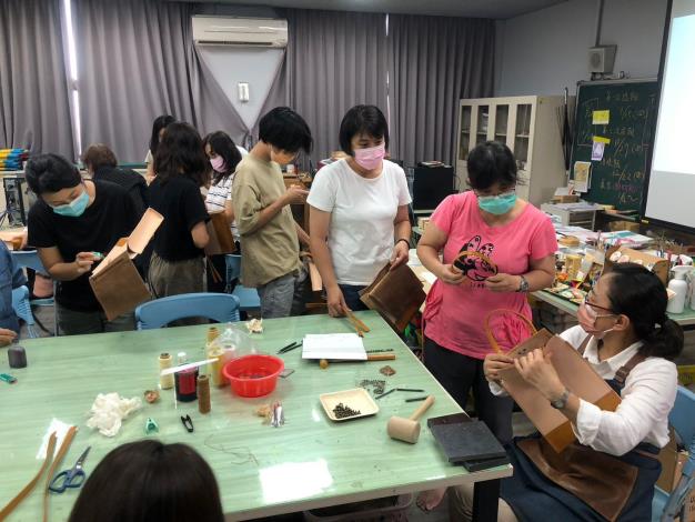 LINE_ALBUM_20221001皮雕研習_221003_3