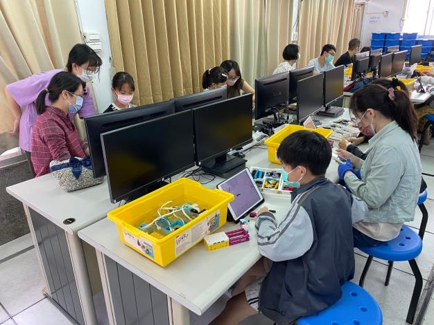 LINE_ALBUM_1111030-AI樂高機器人體驗營-上午場_221102_2