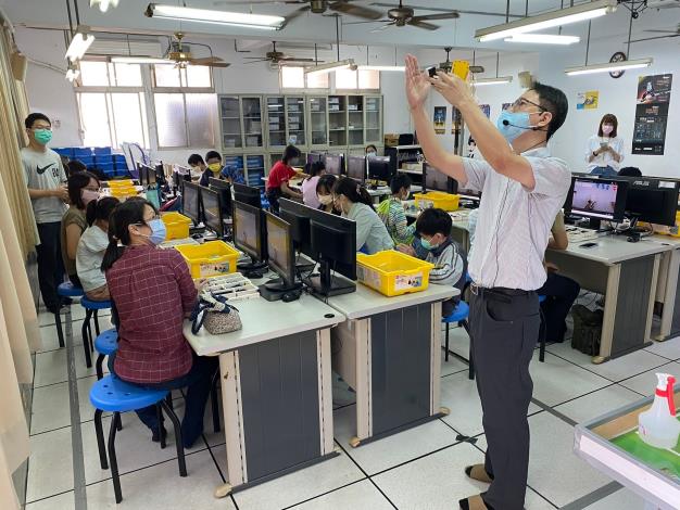 LINE_ALBUM_1111030-AI樂高機器人體驗營-上午場_221102_13