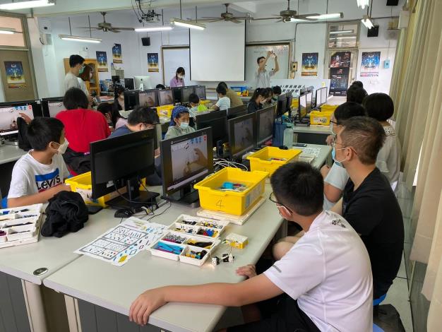 LINE_ALBUM_1111030-AI樂高機器人體驗營-上午場_221102_17