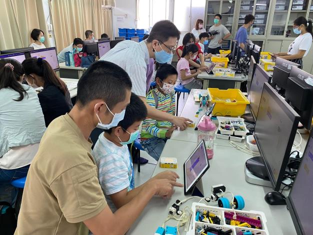 LINE_ALBUM_1111030-AI樂高機器人體驗營-上午場_221102_6