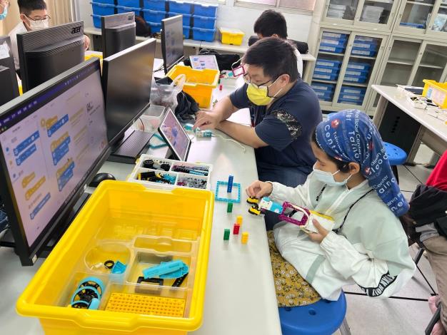 LINE_ALBUM_1111030-AI樂高機器人體驗營-上午場_221102_22