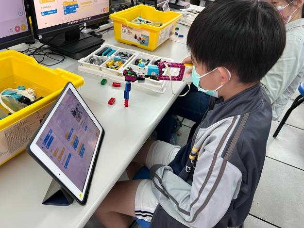 LINE_ALBUM_1111030-AI樂高機器人體驗營-上午場_221102_25