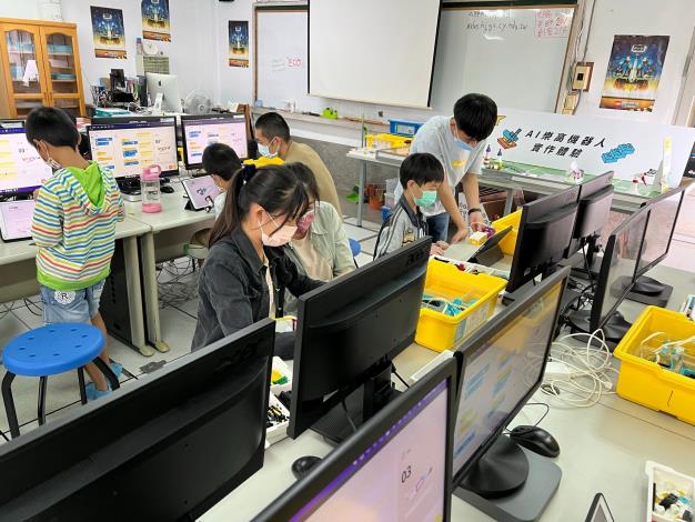 LINE_ALBUM_1111030-AI樂高機器人體驗營-上午場_221102_27