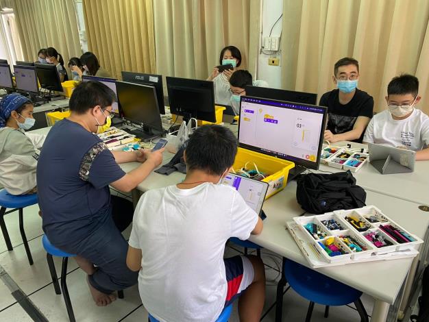 LINE_ALBUM_1111030-AI樂高機器人體驗營-上午場_221102_9