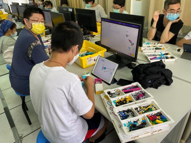 LINE_ALBUM_1111030-AI樂高機器人體驗營-上午場_221102_5