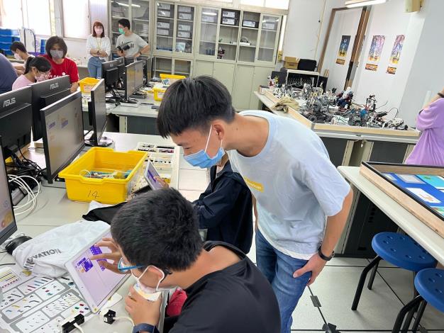 LINE_ALBUM_1111030-AI樂高機器人體驗營-上午場_221102_33