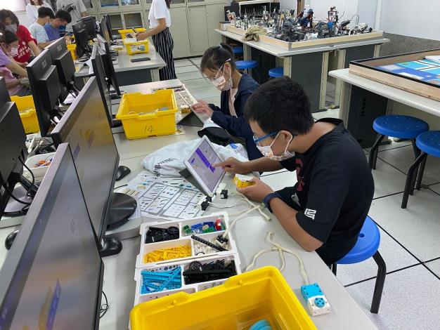 LINE_ALBUM_1111030-AI樂高機器人體驗營-上午場_221102_11