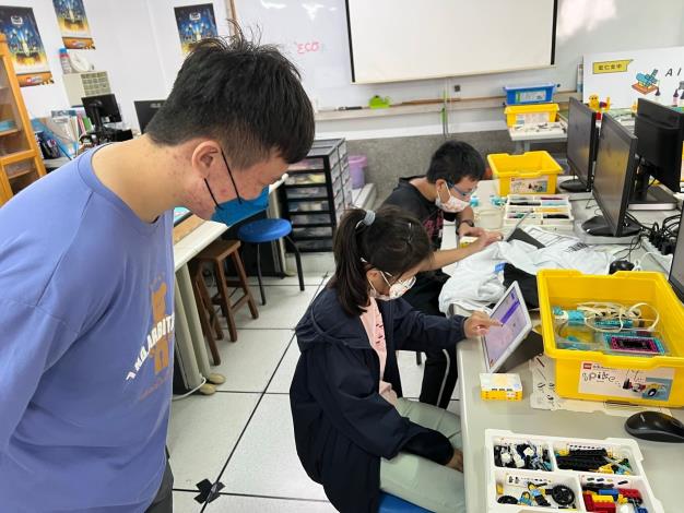 LINE_ALBUM_1111030-AI樂高機器人體驗營-上午場_221102_34