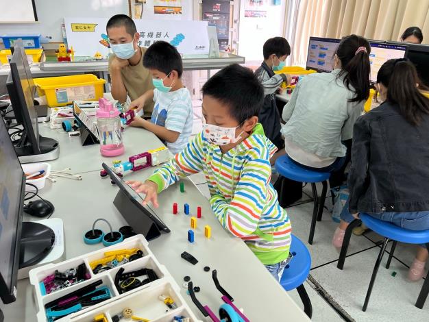 LINE_ALBUM_1111030-AI樂高機器人體驗營-上午場_221102_23