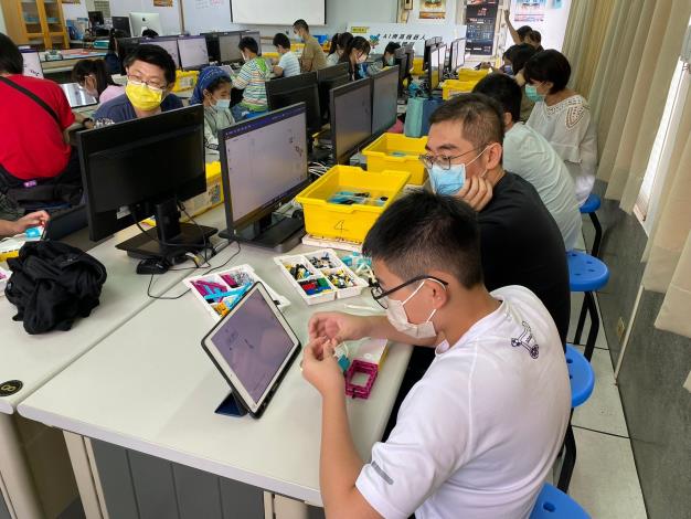 LINE_ALBUM_1111030-AI樂高機器人體驗營-上午場_221102_4