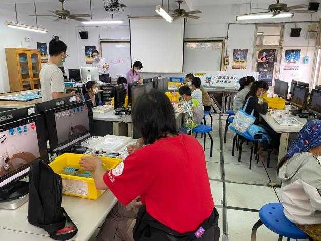 LINE_ALBUM_1111030-AI樂高機器人體驗營-上午場_221102_16