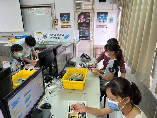 LINE_ALBUM_1111030-AI樂高機器人體驗營-上午場_221102_28