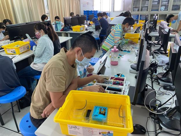 LINE_ALBUM_1111030-AI樂高機器人體驗營-上午場_221102_3