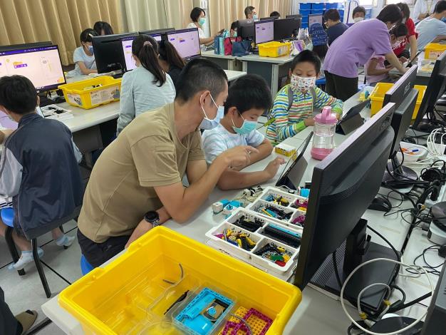 LINE_ALBUM_1111030-AI樂高機器人體驗營-上午場_221102_12