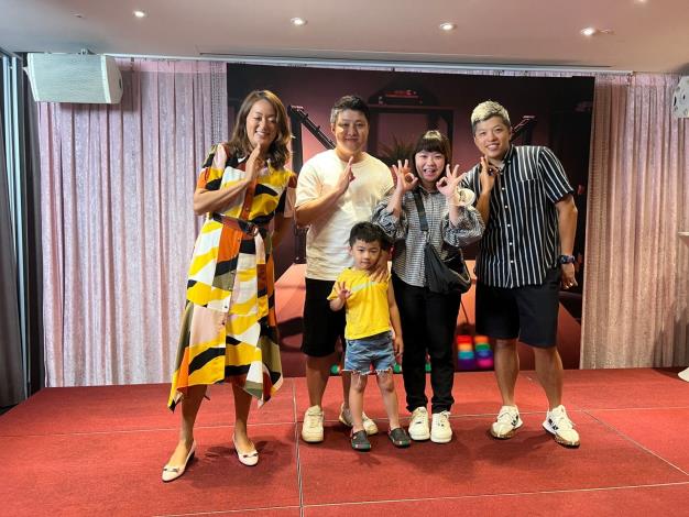 LINE_ALBUM_202293_220912_95