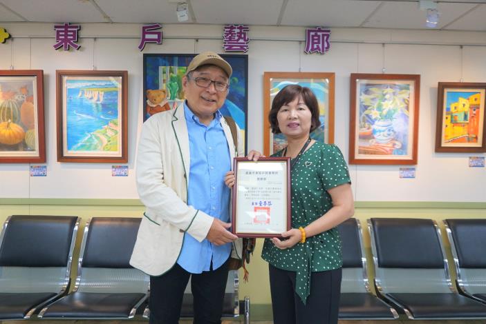 主任頒贈感謝狀.JPG