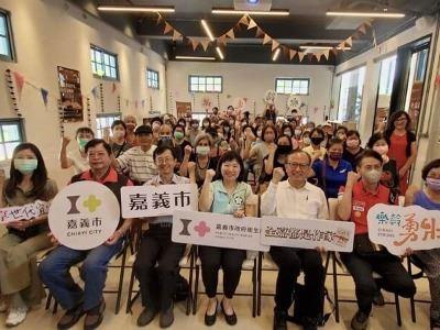 「全嘉都是作家」嘉市開課教當作家 百位50歲民眾參與