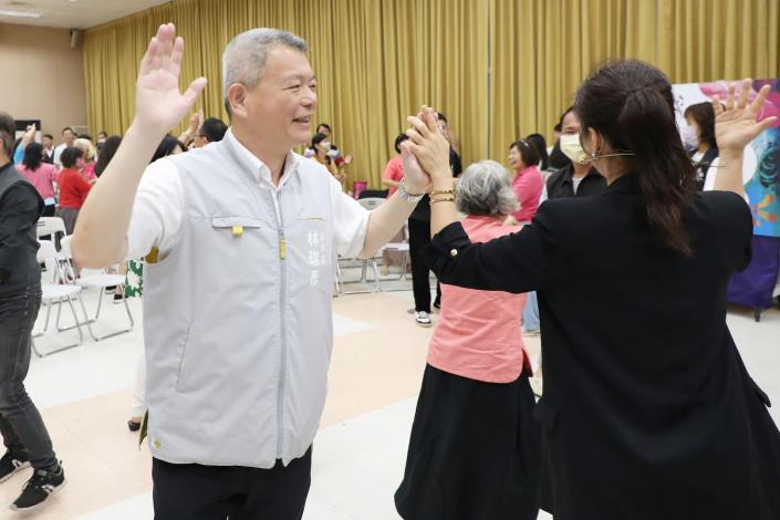 林瑞彥副市長開心參與跳舞