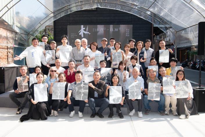 Mayor Huang Unveils “Timber City” Exhibition, Showcasing Chiayi’s Revitalized Wooden Heritage