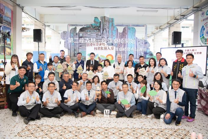 Chiayi City Introduces 992 Sets of Domestic Timber Desks and Chairs 